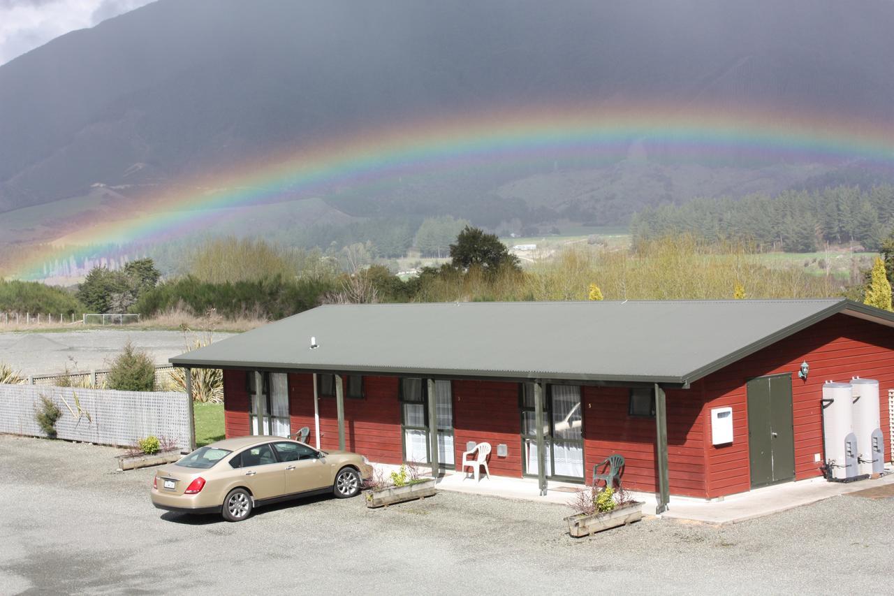 Owen River Tavern&Motels Eksteriør billede