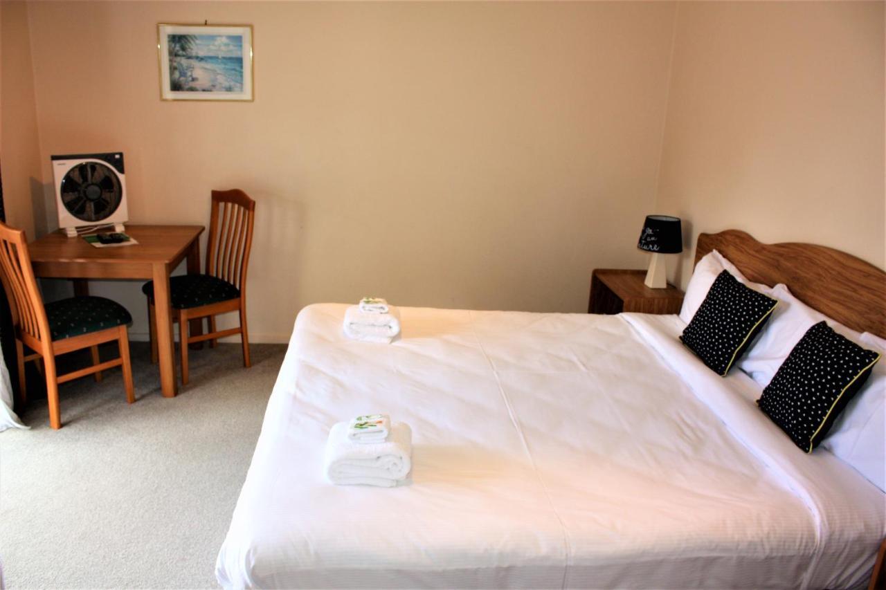 Owen River Tavern&Motels Eksteriør billede