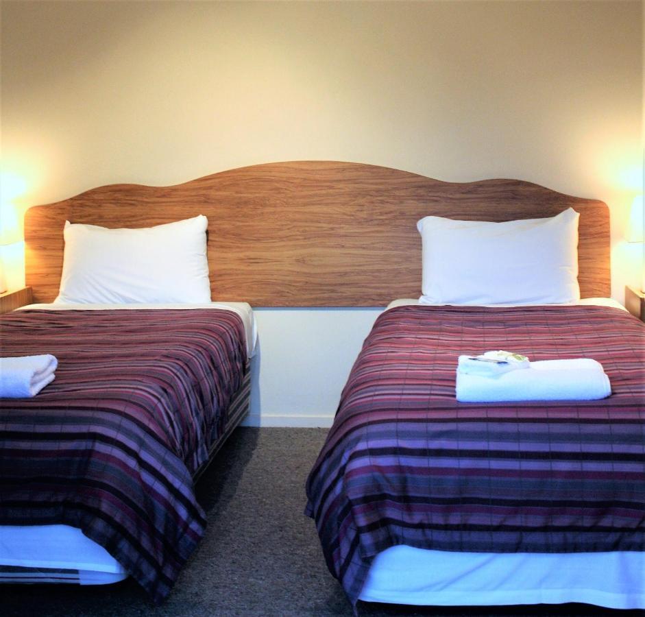Owen River Tavern&Motels Eksteriør billede