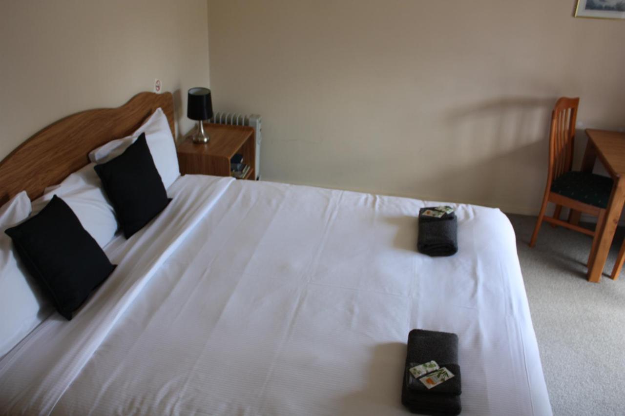 Owen River Tavern&Motels Eksteriør billede